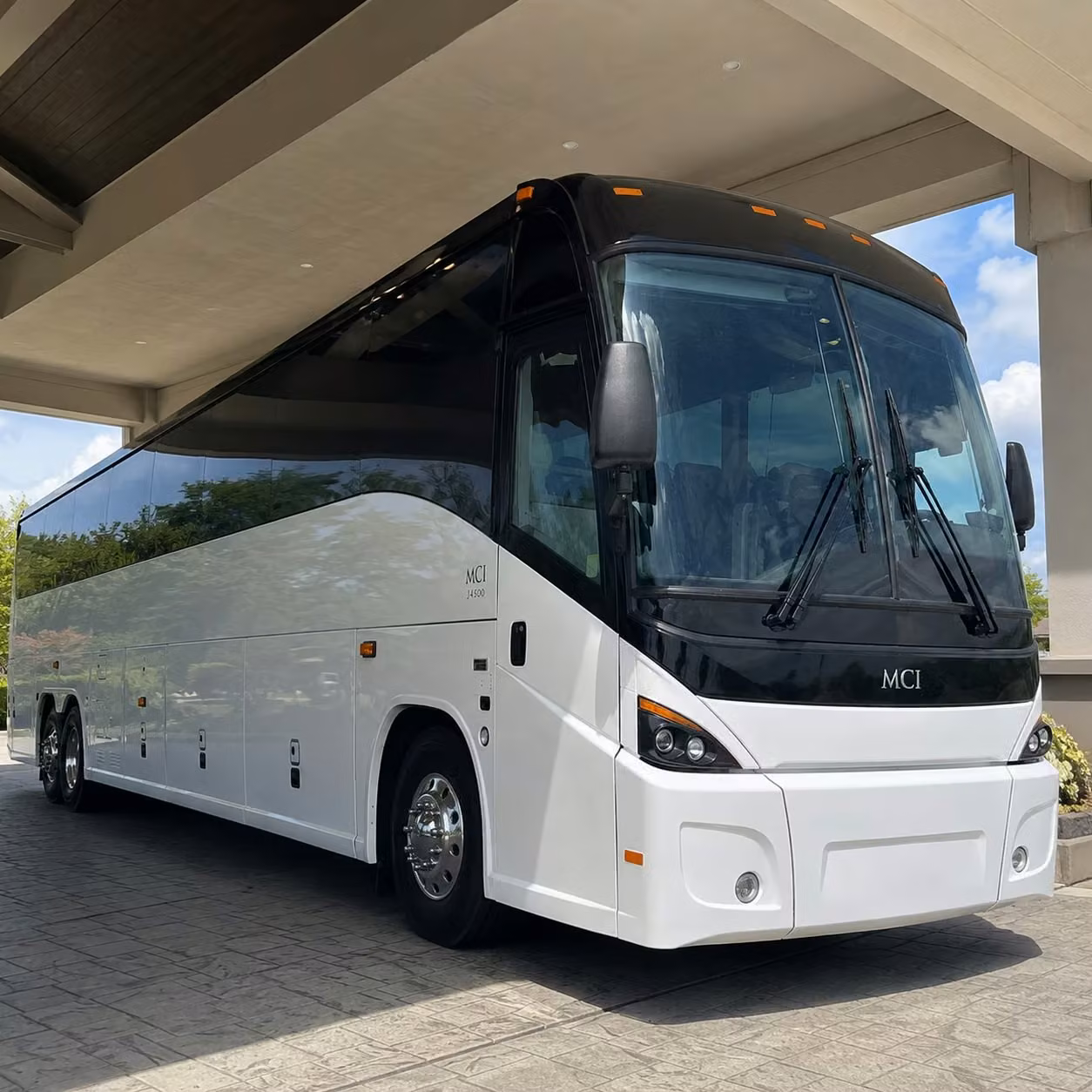 charter bus rentals for military personnel transfers at fort lauderdale hollywood international airport